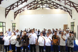 Foto Bersama Peserta Rapat